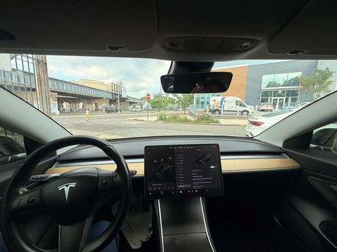 Used 2018 Tesla Model 3 Mid Range RWD image 19