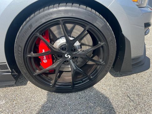Used 2022 Ford Mustang Shelby GT500 w/ Technology Package RWD image 4