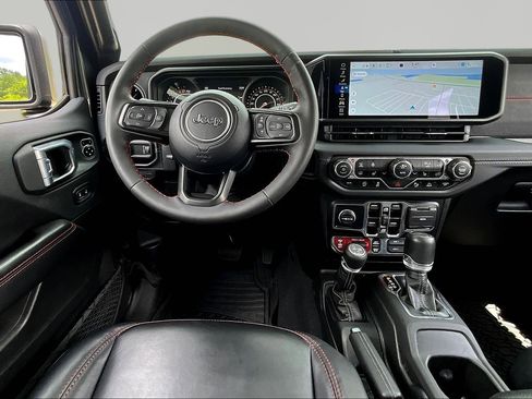 Used 2024 Jeep Gladiator Rubicon AWD/4WD image 8
