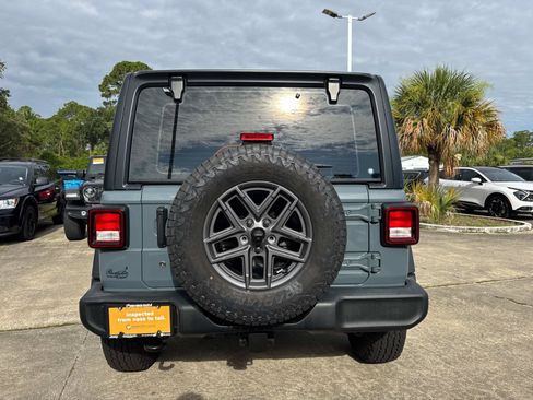 Used 2024 Jeep Wrangler Unlimited Sport AWD/4WD image 4