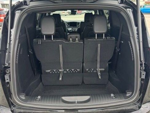 New 2026 Chrysler Pacifica Select image 7