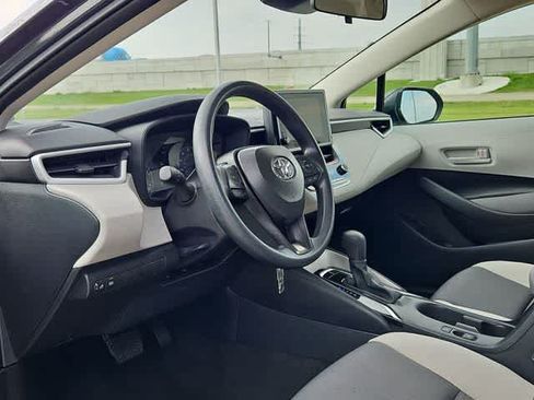 Used 2025 Toyota Corolla LE FWD image 10
