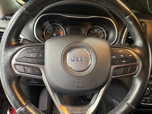 Used 2019 Jeep Cherokee Latitude Plus w/ Cold Weather Group AWD/4WD image 19