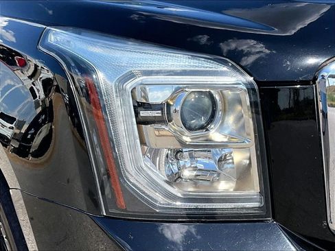 Used 2020 GMC Yukon XL SLT w/ Premium Edition RWD image 12