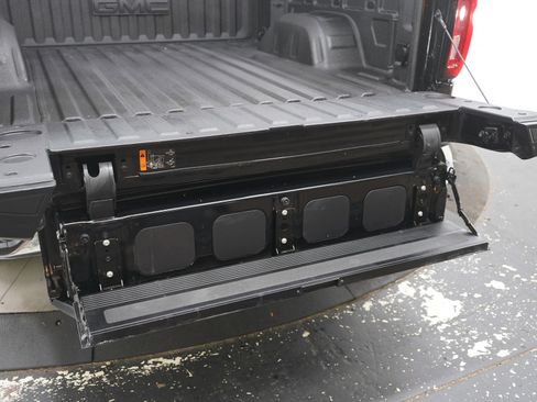 Used 2022 GMC Sierra 1500 SLT w/ SLT Premium Package AWD/4WD image 17