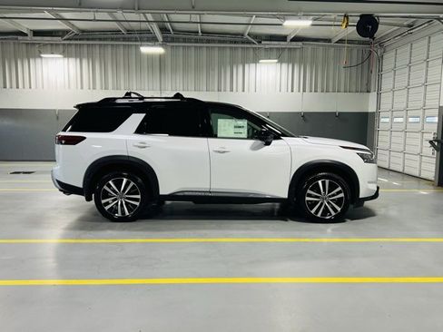 New 2025 Nissan Pathfinder Platinum image 22