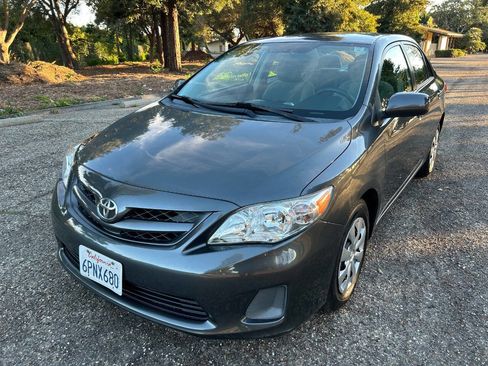 Used 2011 Toyota Corolla LE image 2
