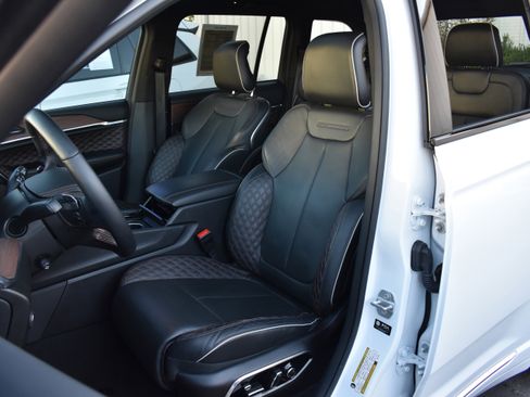 Used 2025 Jeep Grand Cherokee Summit image 26