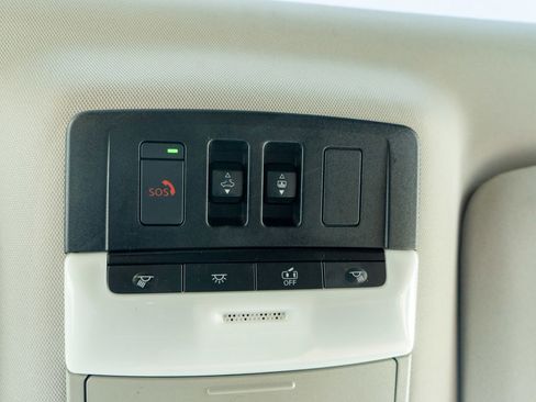 Used 2023 Nissan Pathfinder Platinum w/ Cargo Package image 24