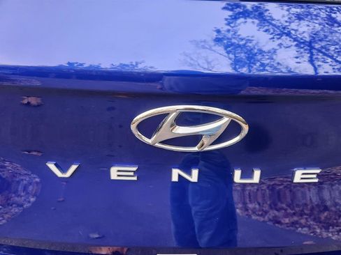 Certified 2024 Hyundai Venue SEL image 18