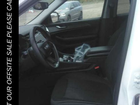 Used 2023 Jeep Grand Cherokee L Laredo RWD image 6