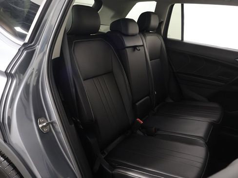 Used 2024 Volkswagen Tiguan SE w/ Panoramic Sunroof Package AWD/4WD image 32