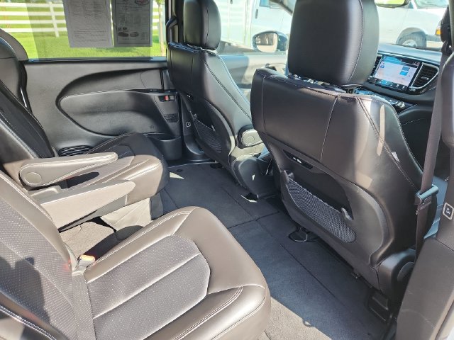 Used 2025 Chrysler Pacifica Select FWD image 30