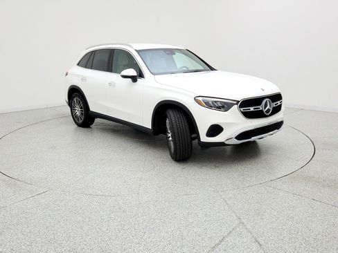 Used 2025 Mercedes-Benz GLC 300 image 3