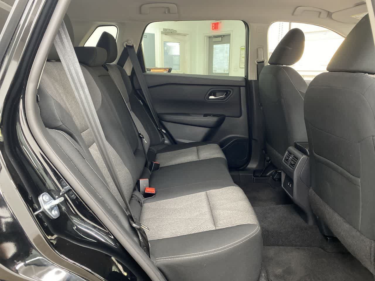 Used 2025 Nissan Rogue SV AWD/4WD image 17
