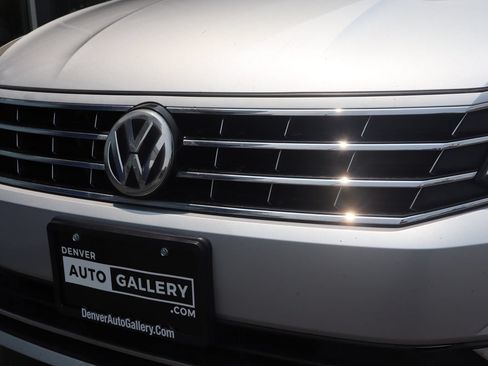 Used 2017 Volkswagen Passat 1.8T SE FWD image 25
