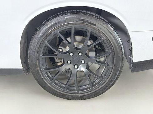 Used 2019 Dodge Challenger R/T w/ Driver Convenience Group RWD image 29