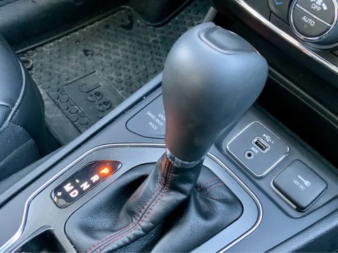 Used 2021 Jeep Cherokee Trailhawk w/ Comfort/Convenience Group image 44