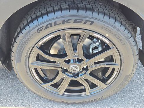 Used 2023 Nissan Kicks SR w/ SR Premium Package FWD image 11