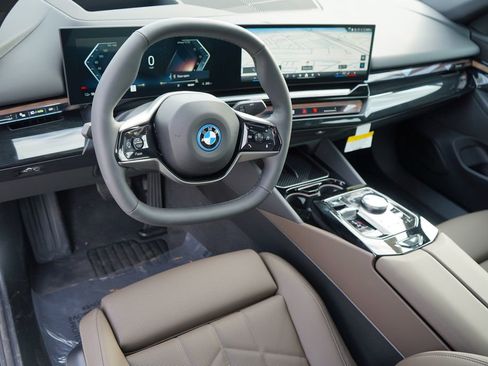 New 2026 BMW i5 eDrive40 w/ Premium Package image 13
