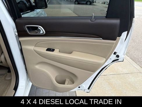 Used 2018 Jeep Grand Cherokee Overland AWD/4WD image 12