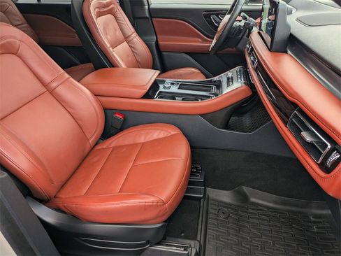 Used 2025 Lincoln Aviator Reserve image 22