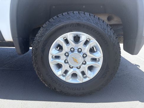 Used 2024 Chevrolet Silverado 2500 LT AWD/4WD image 13