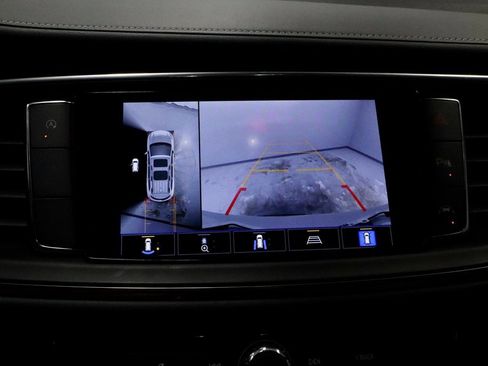 Used 2024 Buick Enclave Premium image 2