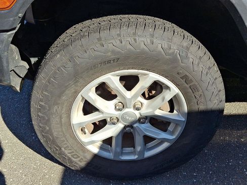 Used 2023 Jeep Wrangler Sport S image 7