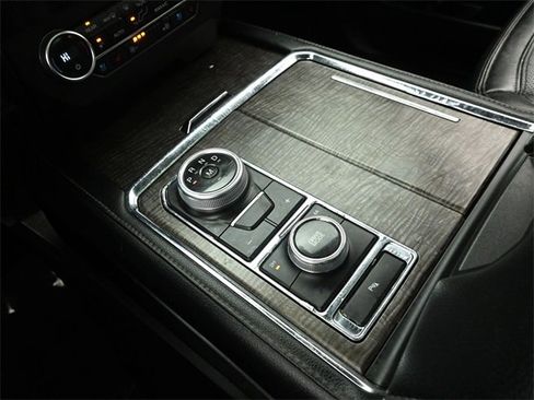 Used 2021 Ford Expedition Limited image 39