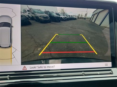 Used 2025 Volkswagen Atlas SE image 18