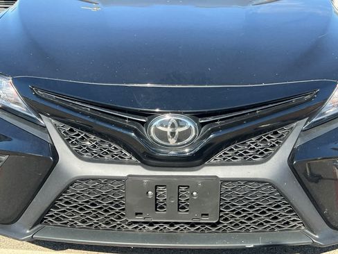 Used 2020 Toyota Camry SE FWD image 12
