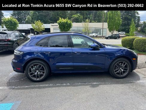 Used 2025 Porsche Macan AWD/4WD image 3