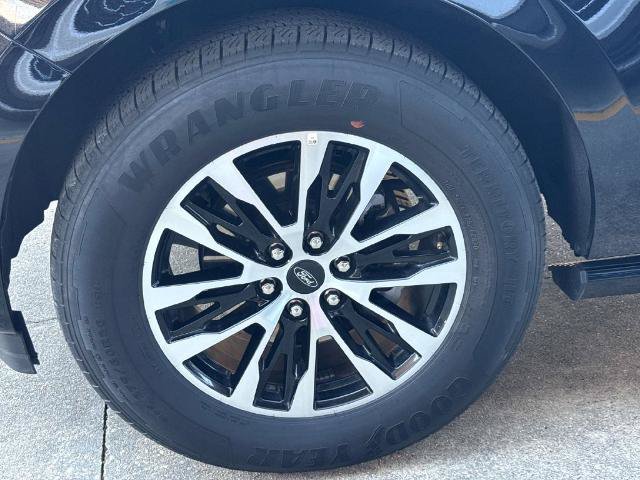 Certified 2025 Ford Expedition Max Platinum AWD/4WD image 4