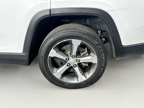 Used 2023 Jeep Grand Cherokee L Limited w/ Luxury Tech Group II image 11