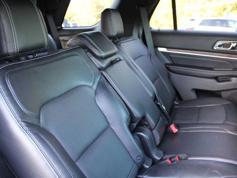 Used 2017 Ford Explorer Limited image 17