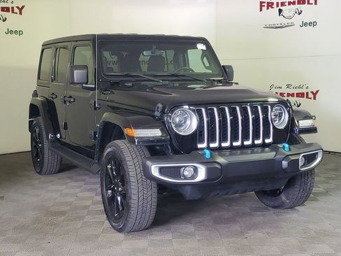 Used 2023 Jeep Wrangler Unlimited Sahara w/ Cold Weather Group AWD/4WD image 2