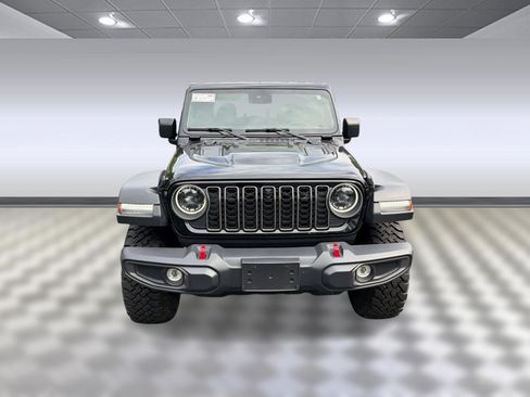Used 2025 Jeep Gladiator Rubicon w/ Technology Group AWD/4WD image 6