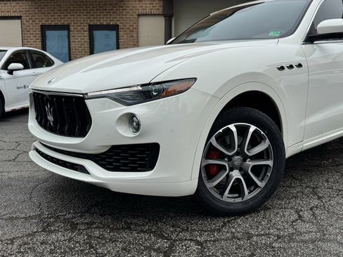 Used 2019 Maserati Levante Base image 2