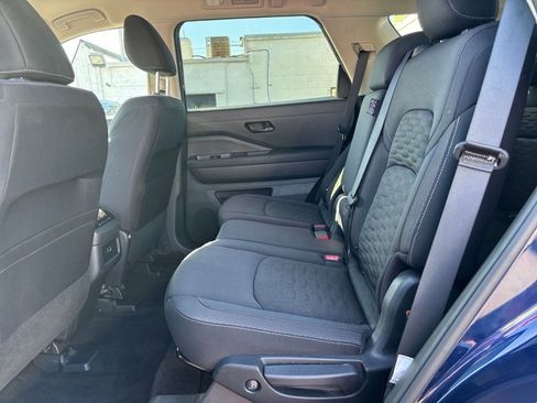 Used 2025 Nissan Pathfinder SV image 25