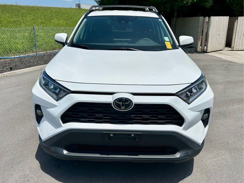Used 2021 Toyota RAV4 XLE AWD/4WD image 2