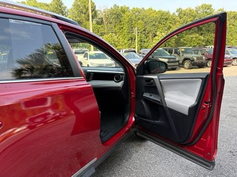 Used 2014 Toyota RAV4 LE FWD image 27