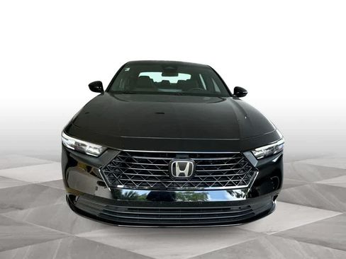 Used 2025 Honda Accord Sport image 3