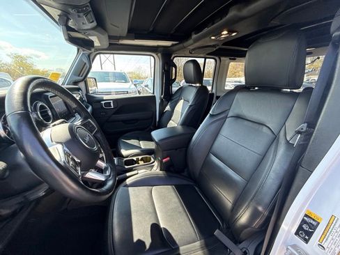 Used 2022 Jeep Wrangler Unlimited Sahara AWD/4WD image 15