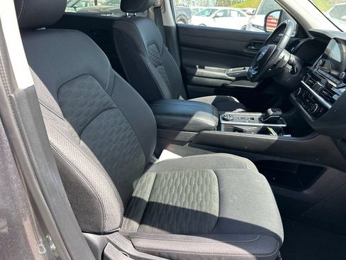 Used 2025 Nissan Pathfinder SV AWD/4WD image 13