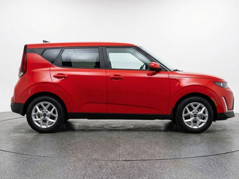 Used 2025 Kia Soul LX w/ LX Technology Package image 11