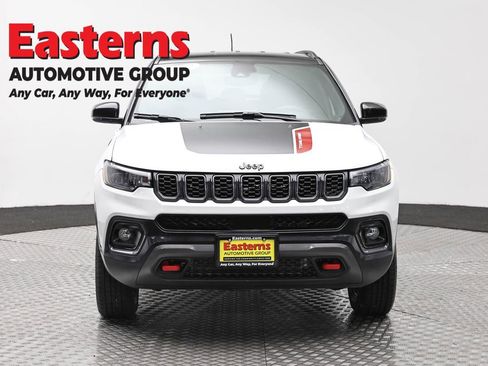 Used 2024 Jeep Compass Trailhawk AWD/4WD image 2