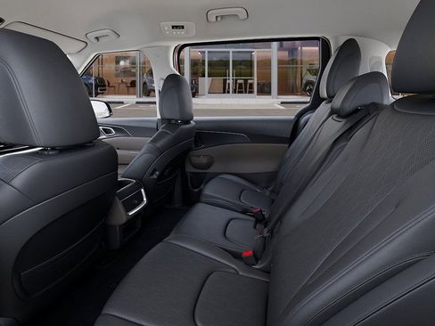 New 2026 Kia Carnival FWD image 18