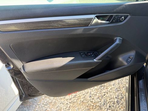 Used 2017 Volkswagen Passat 1.8T SE image 13