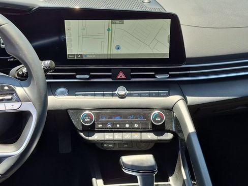 Used 2025 Hyundai Elantra SEL FWD image 19